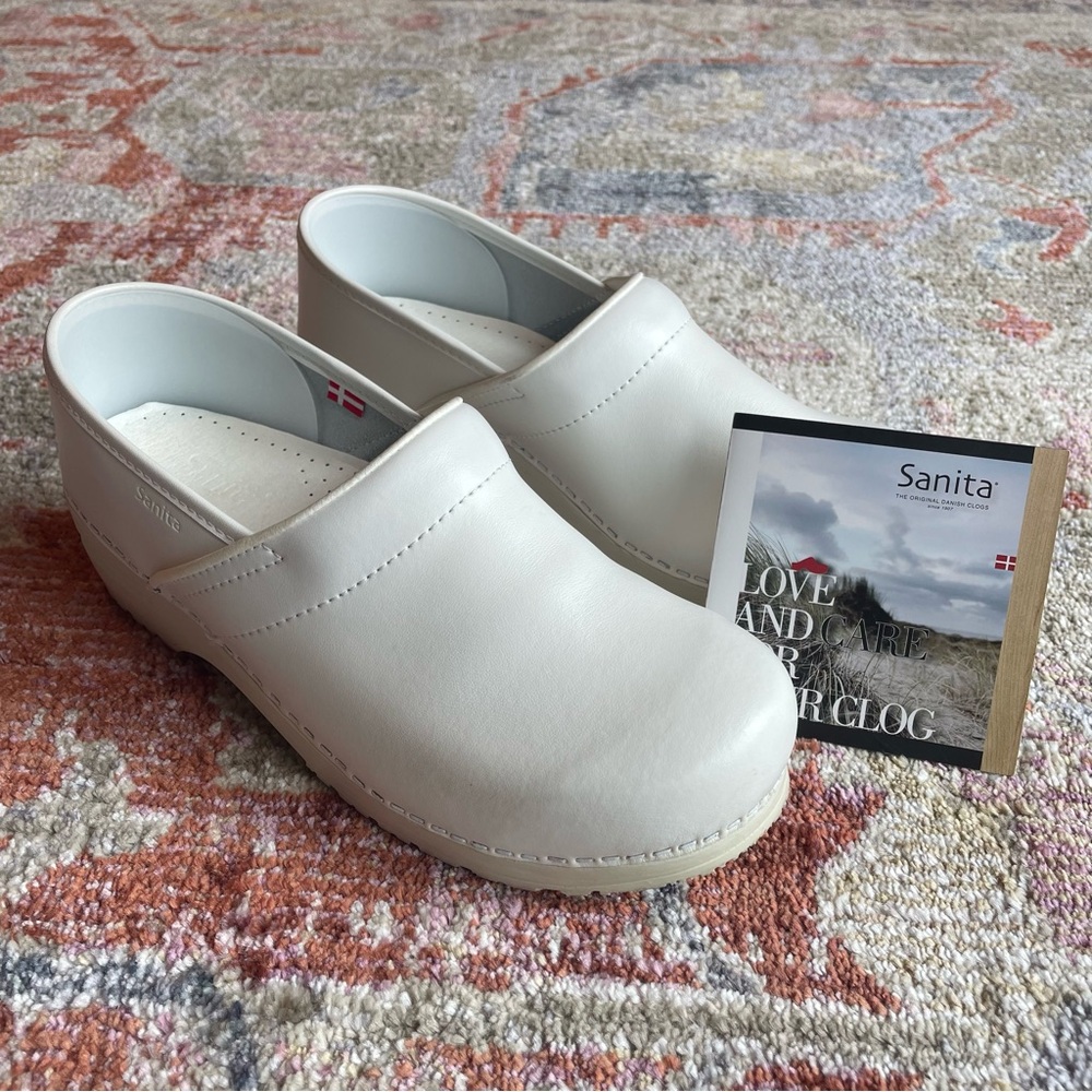 Sanita professional smooth white leather clogs. Size 41 (US 9.5-10)